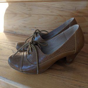 Chelsea Crew Brown Oxford Heels